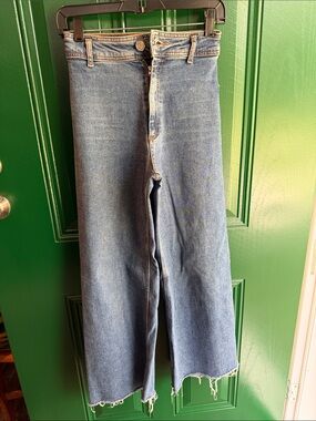 Zara Light Blue Cropped Raw-Hem Jeans